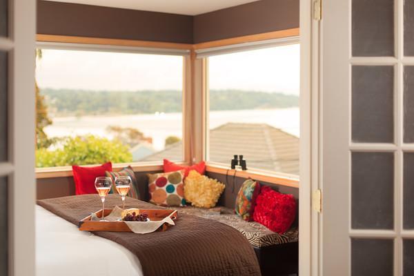 Three Tree Point Bed And Breakfast Burien Exterior photo