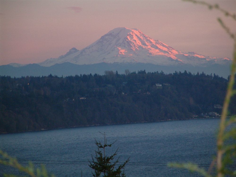 Three Tree Point Bed And Breakfast Burien Exterior photo