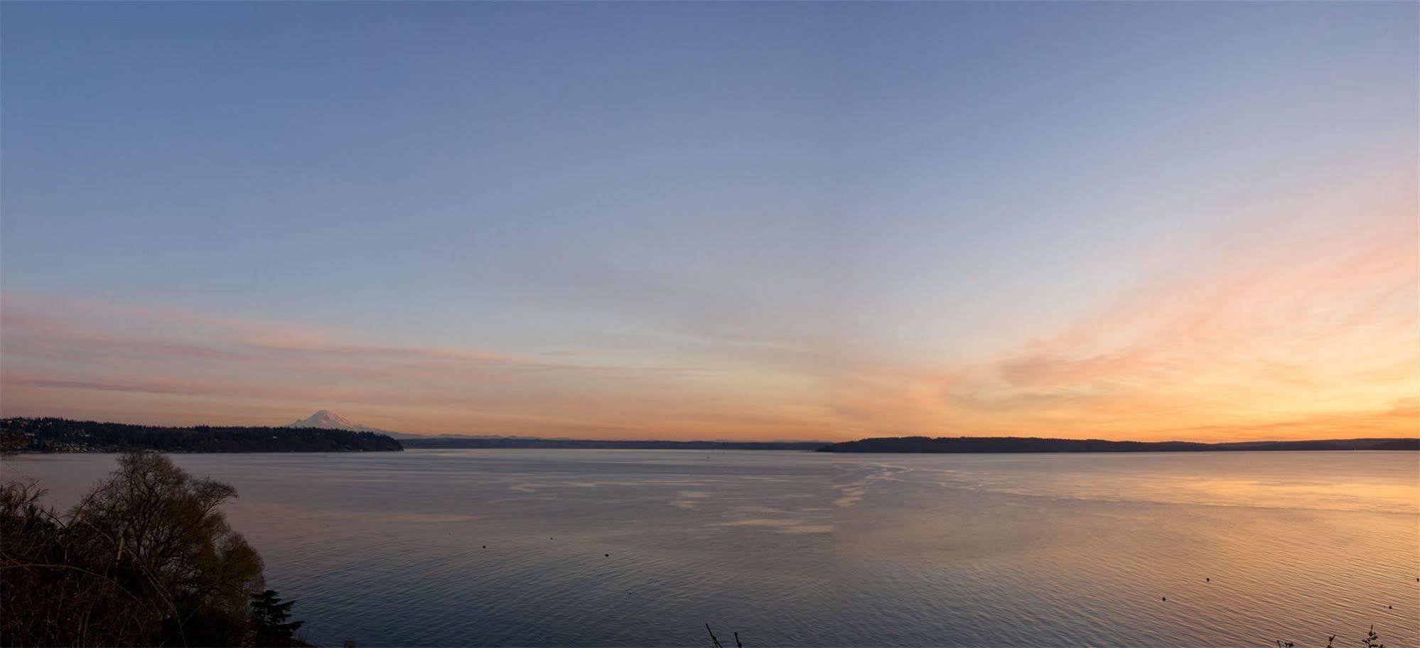 Three Tree Point Bed And Breakfast Burien Exterior photo